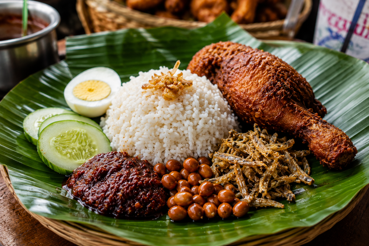 Nasi-Lemak-with-fried-chicken