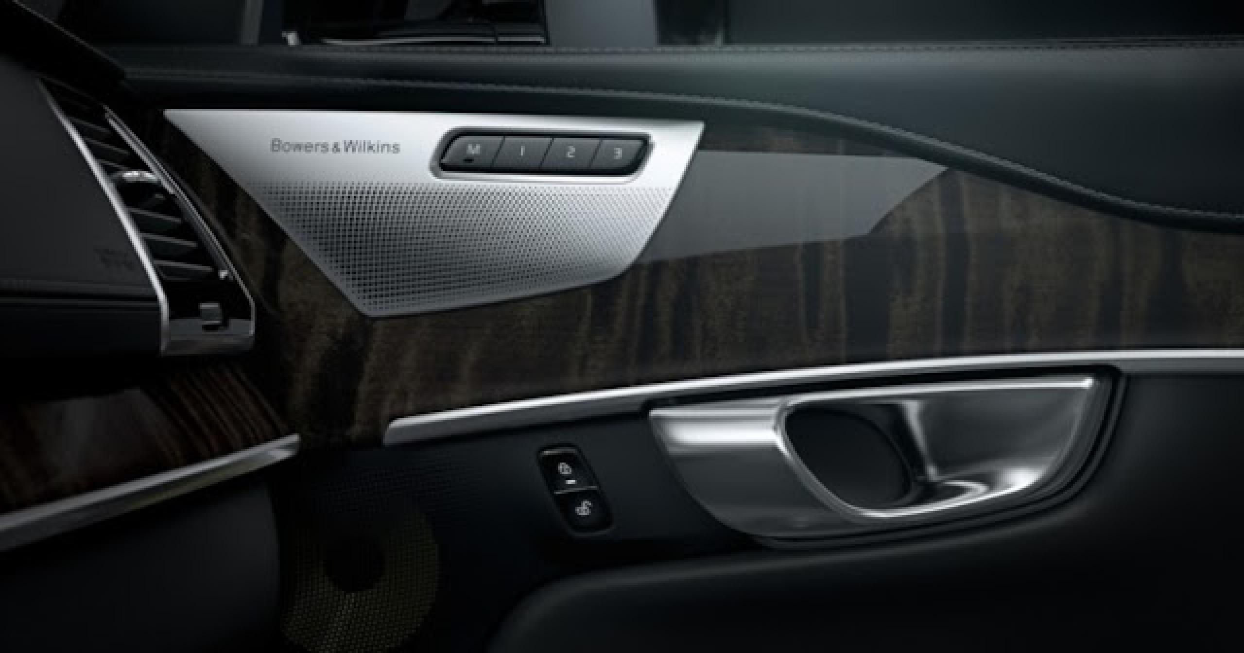 Volvo XC90 bags the top honour 'Best of 2015' at AutoX Awards
