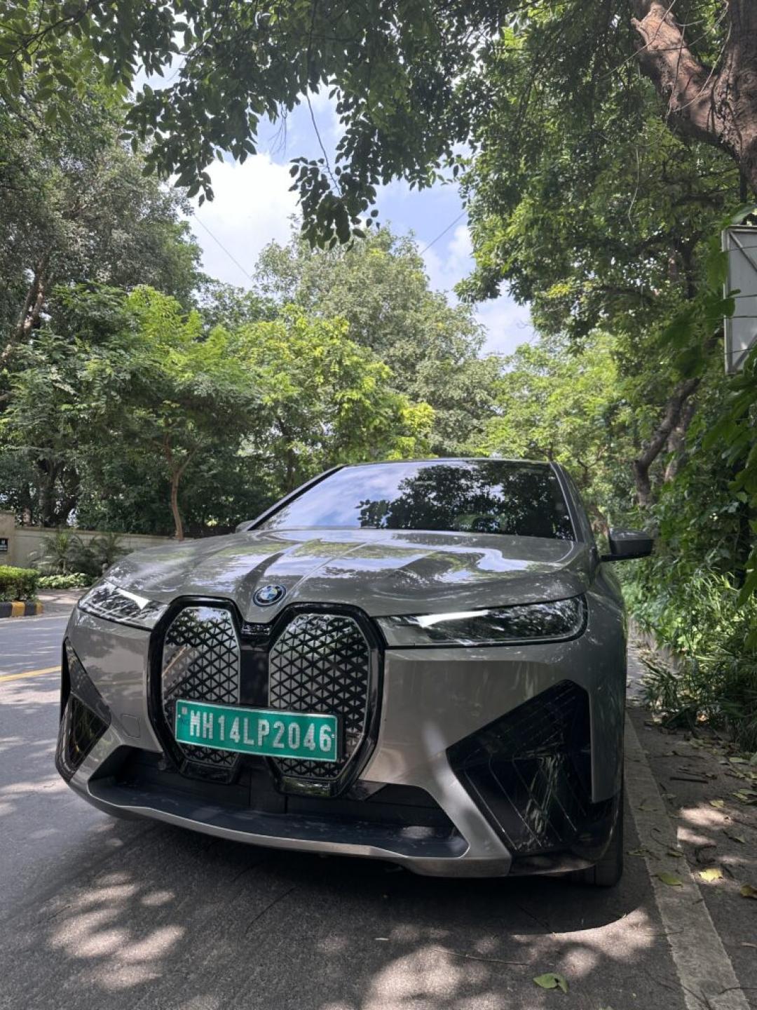BMW iX xDrive 50: A Bold Leap Into the Future of Electric Luxury