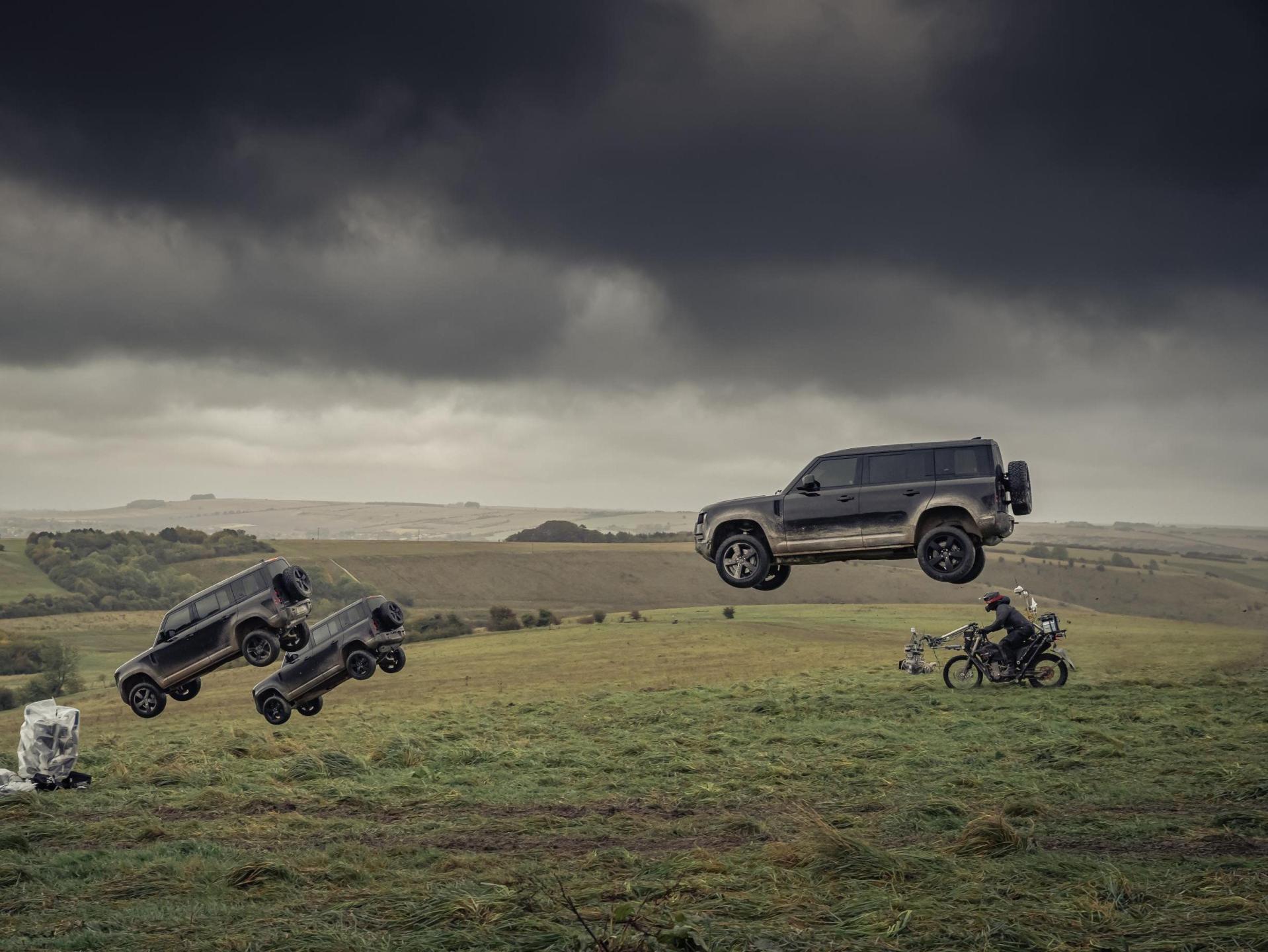 Land Rover Defender performs incredible stunts in new Bond movie No Time To Die