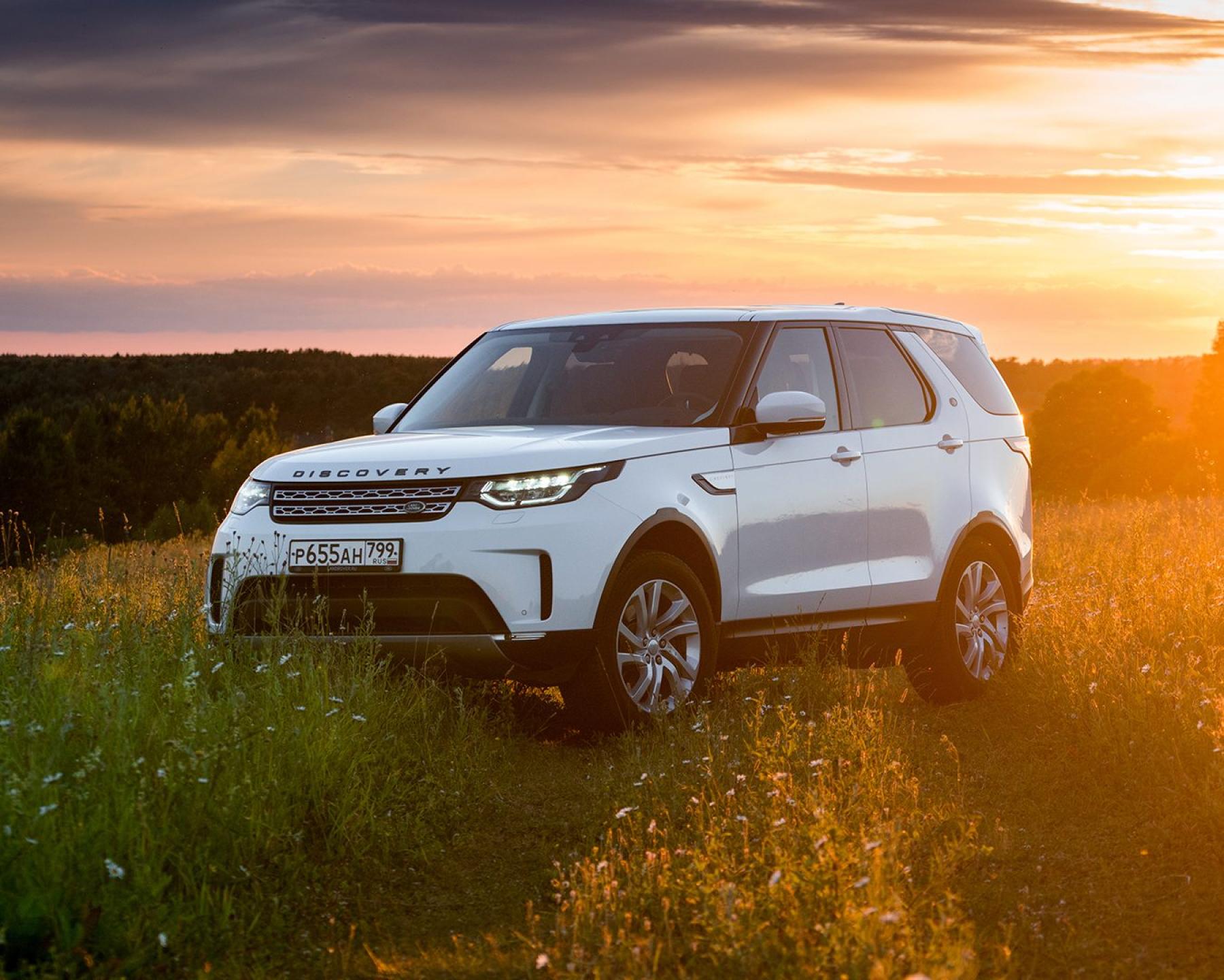 Never Stop Discovering with the 2.0L Diesel MY 2019 Land Rover Discovery