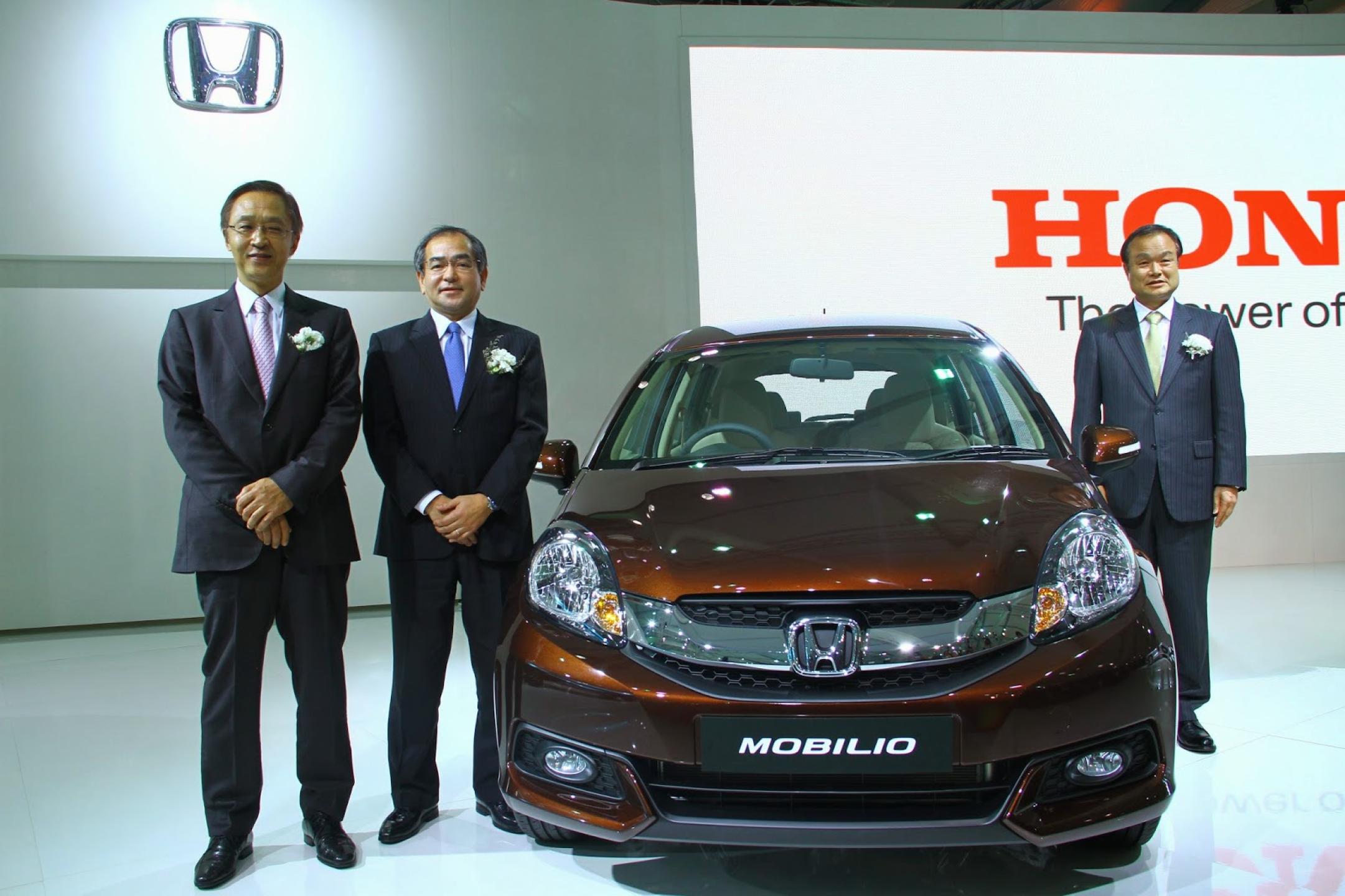 #AutoExpo2014 updates: Honda Mobilio and Honda Jazz debuts at Auto Expo 2014 in India