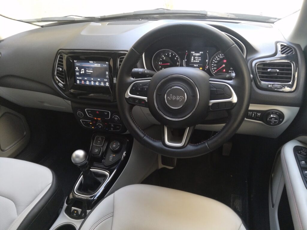 Jeep Compass Limited Option 4X4 2.0 Diesel_interiors_01