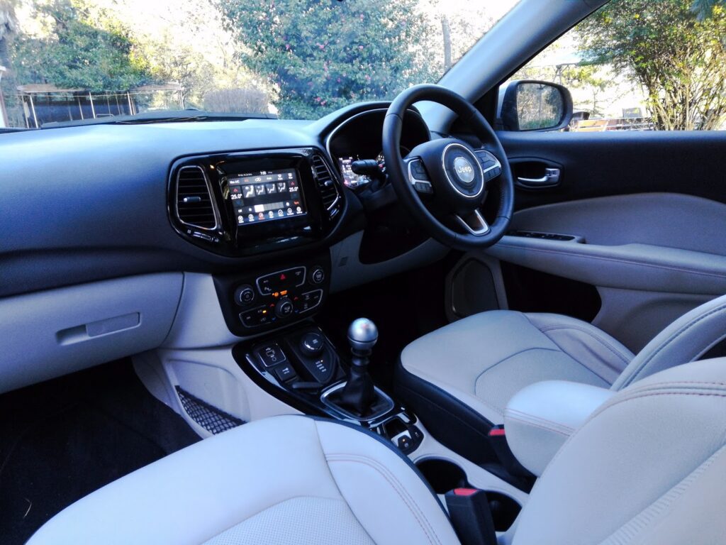 Jeep Compass Limited Option 4X4 2.0 Diesel_interiors_02