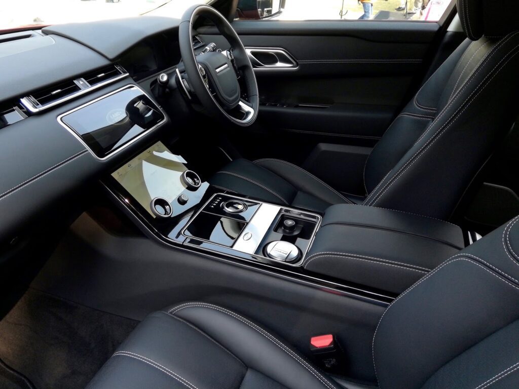 Range Rover Velar interiors_03