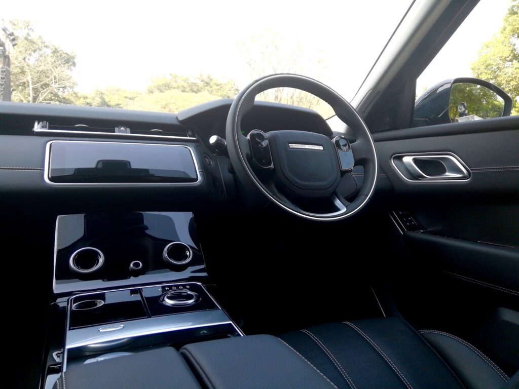 Range Rover Velar interiors_02