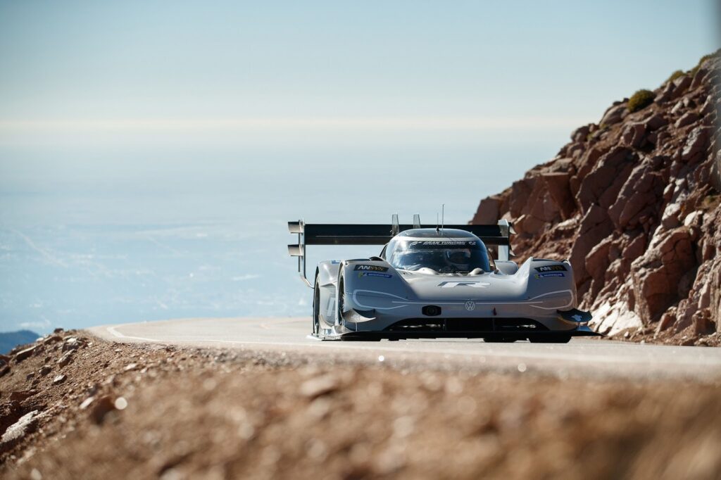 Volkswagen I.D. R Pikes Peak sets new electric racing record_02