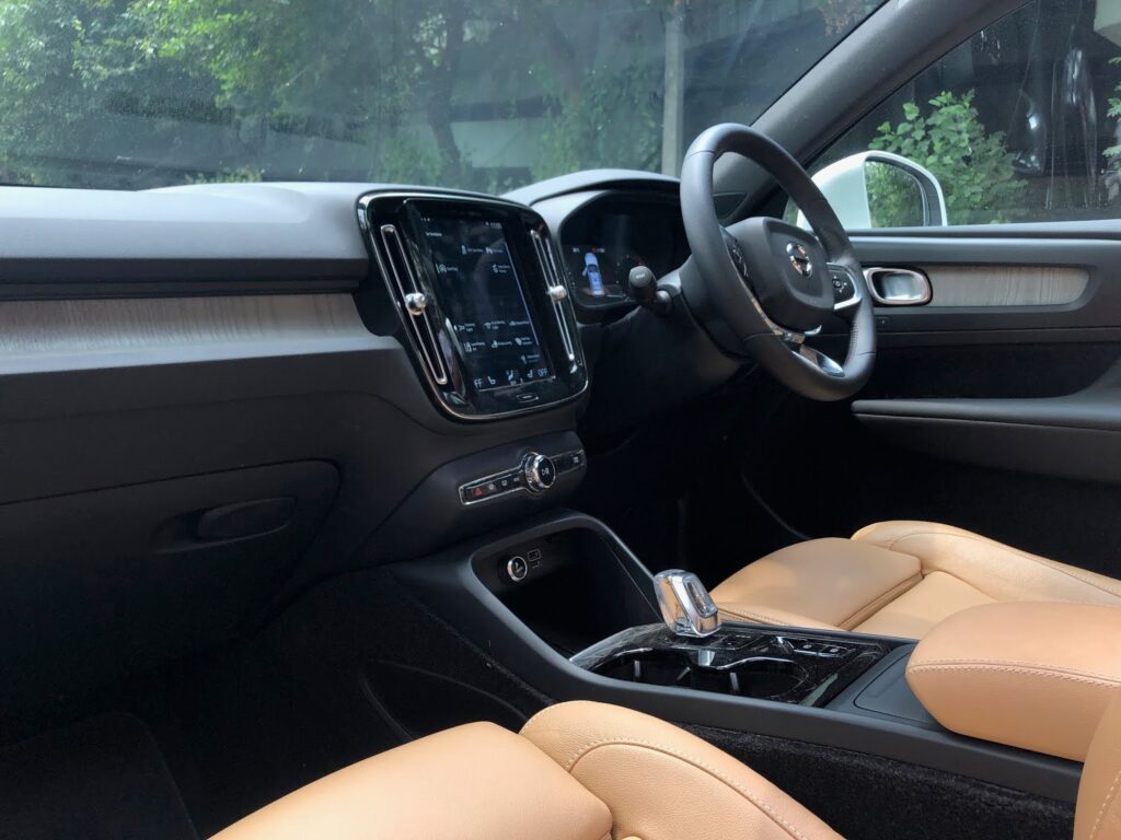 Volvo XC40 interior view -04