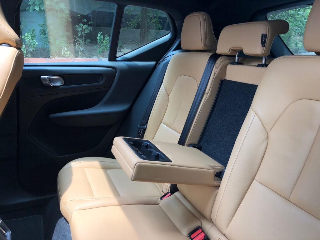 Volvo XC40 interior view -06