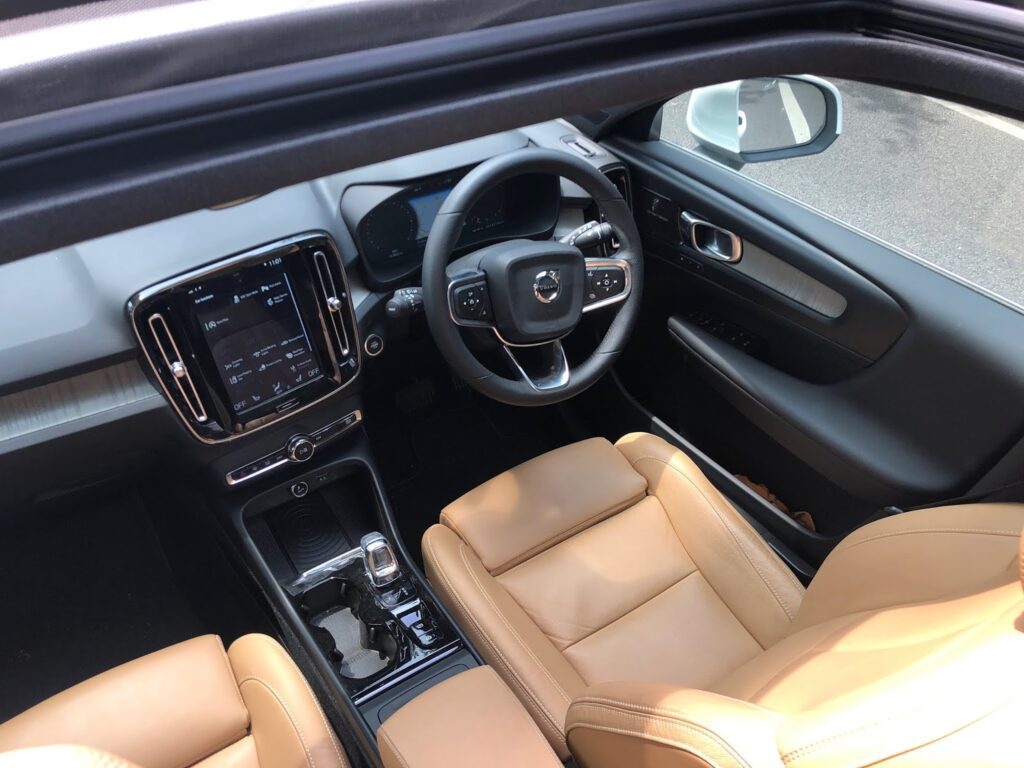 Volvo XC40 interior view -01