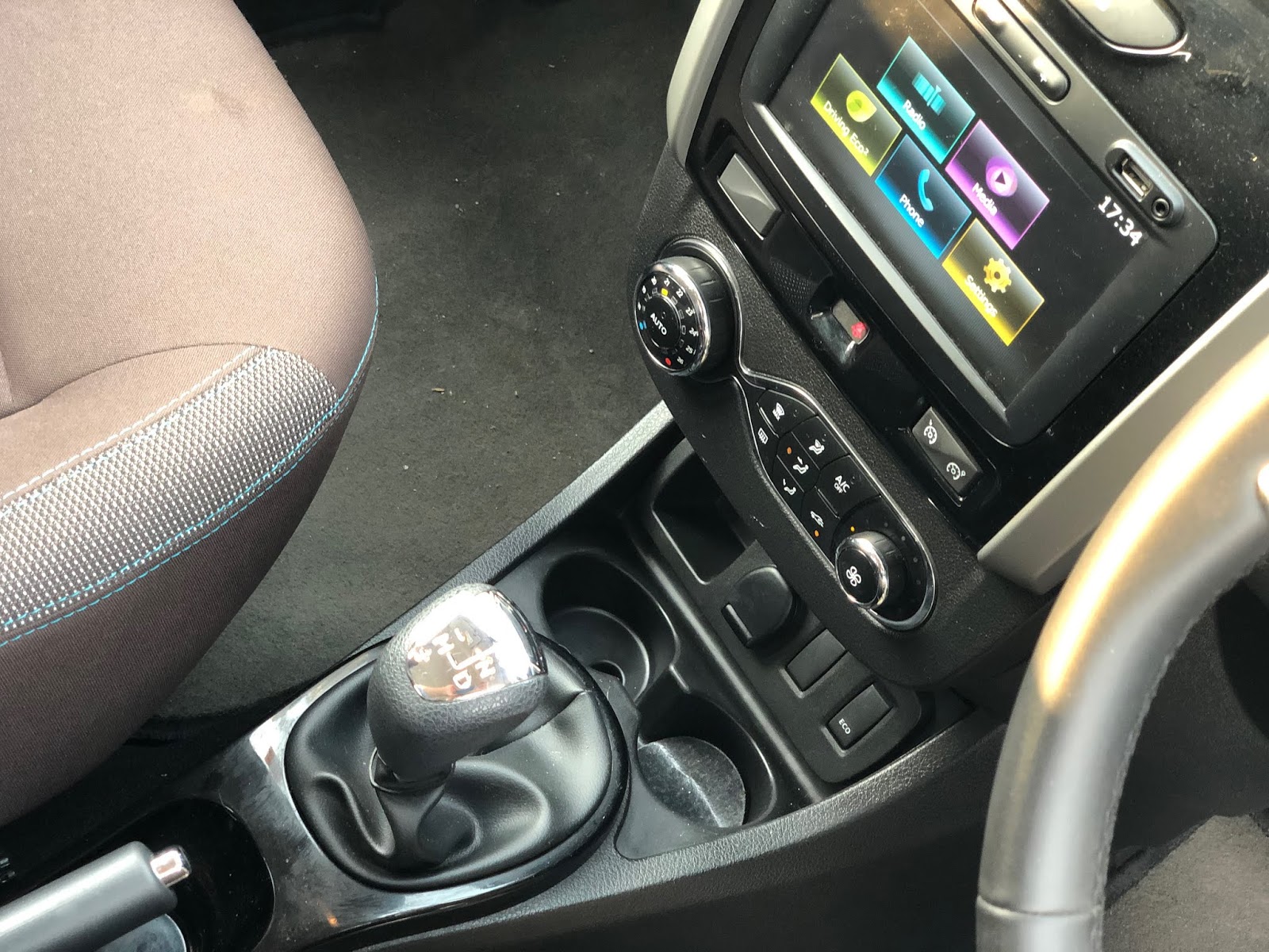 Interiors of the Renault Duster RXZ 110PS AMT dCi Easy-R variant