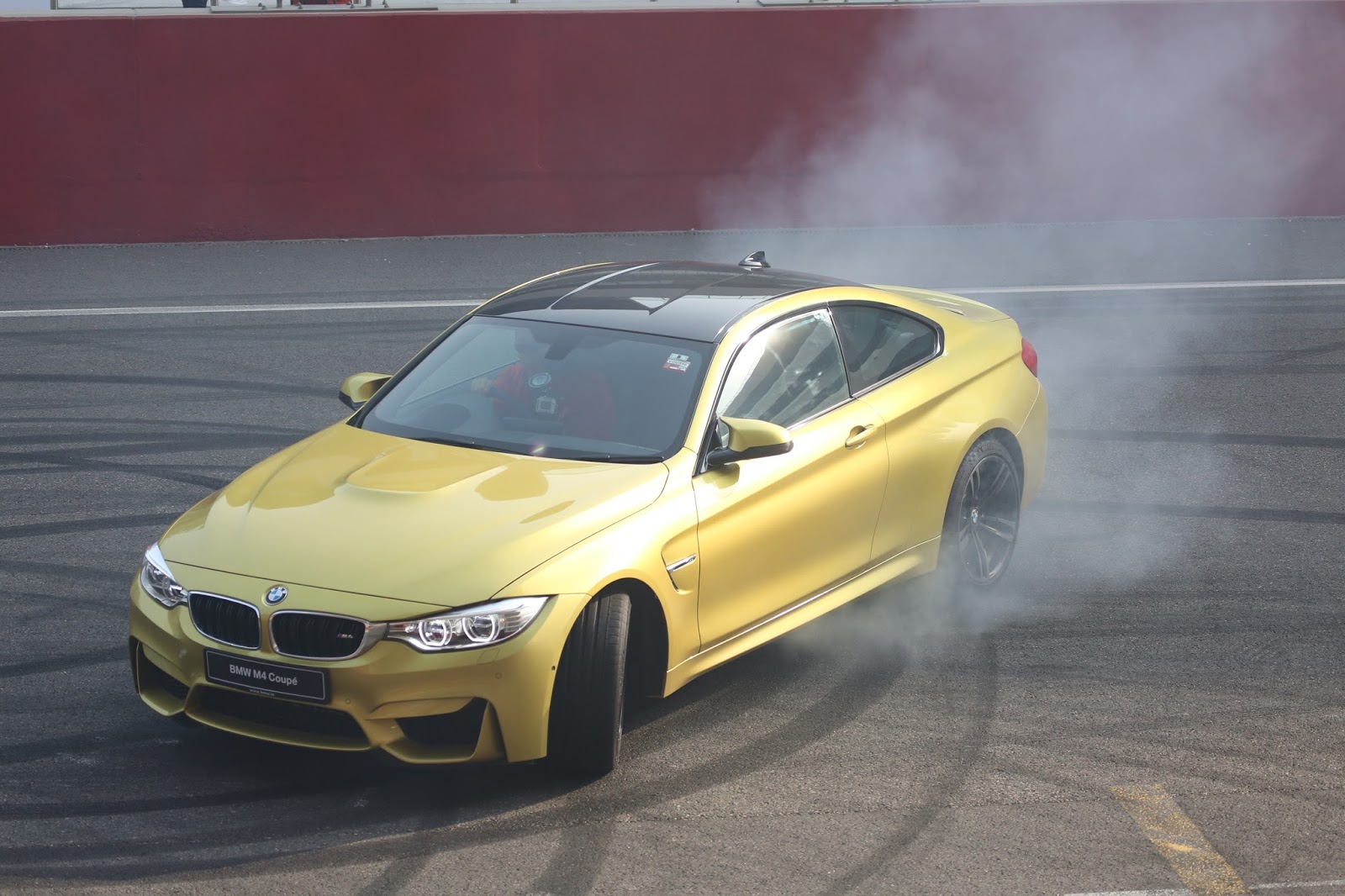 01.-The-BMW-M4-Coupé-in-action-