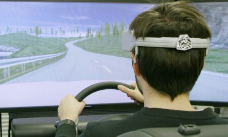 171228_Nissan-Brain-to-Vehicle-Technology_TIV-for-CES_Image03-Driving-Simulator-Prototype-source