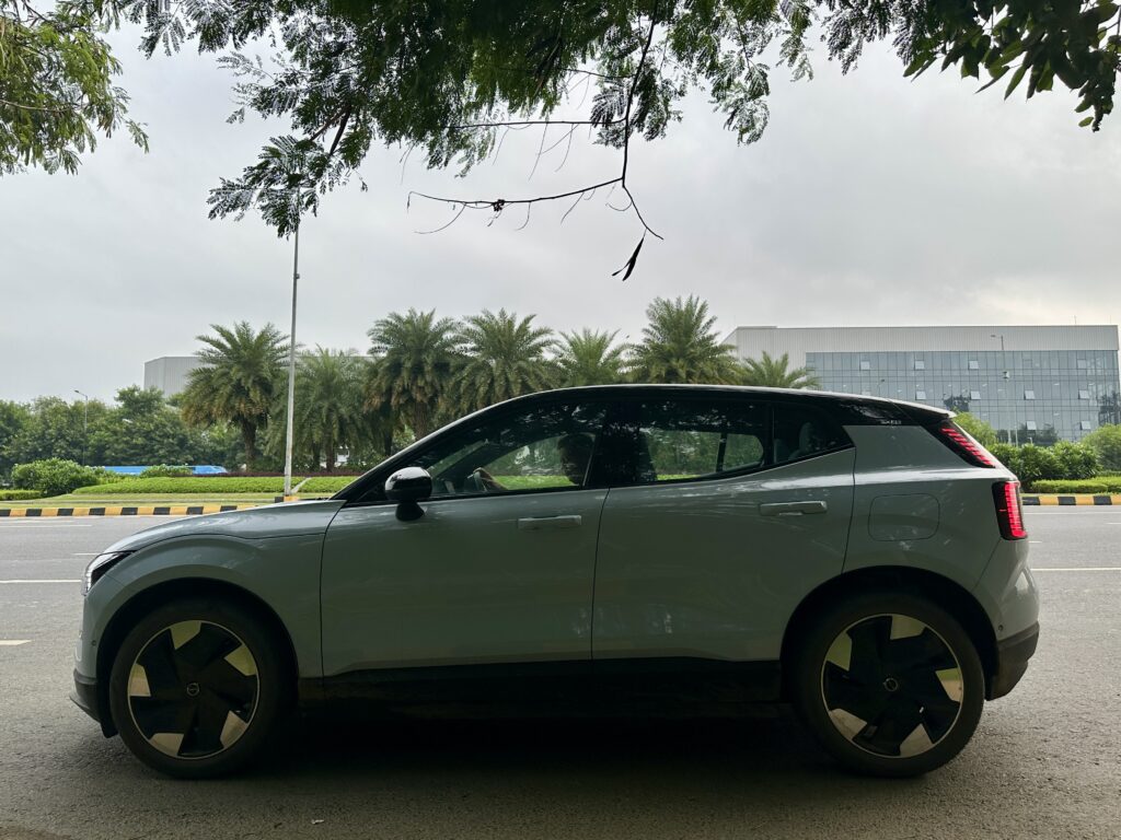 Volvo EX30 exterior 06