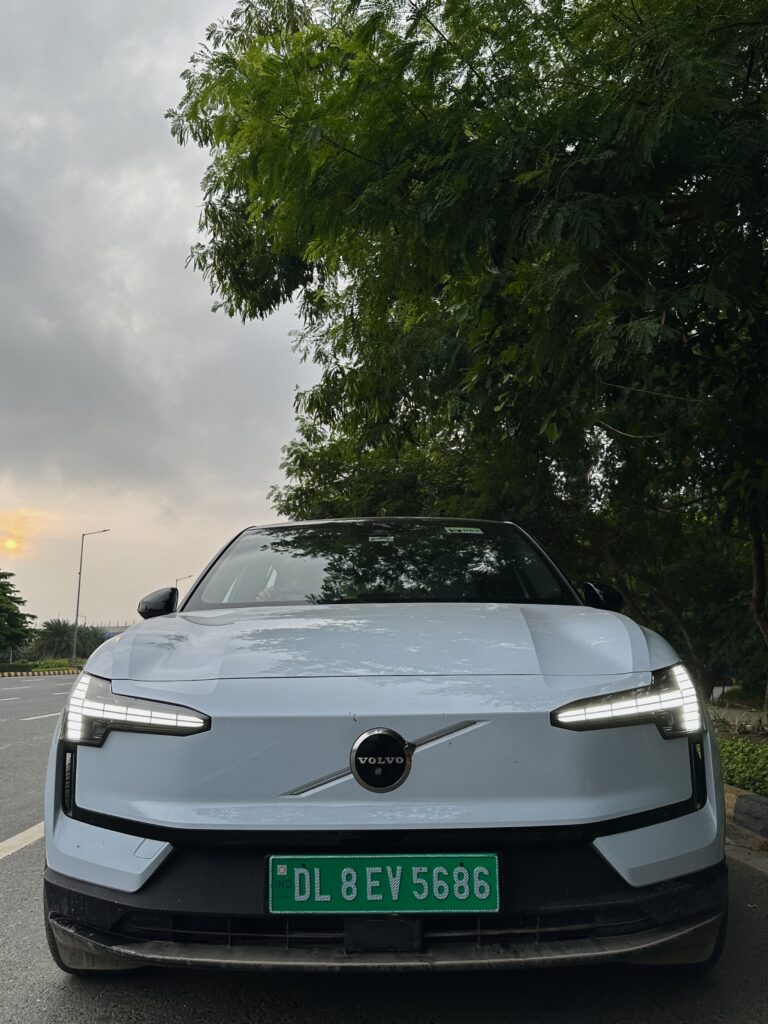 Volvo EX30 exterior 08